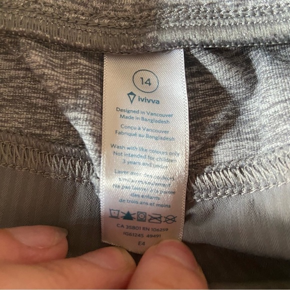 Ivivva live to move crops slate size 14 - Picture 6 of 8